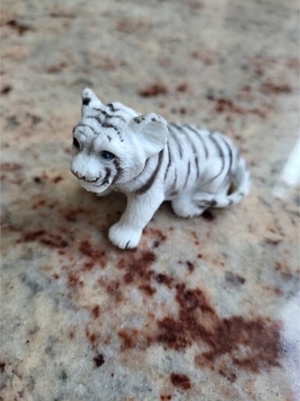 White Siberian Cub Tiger Realistic Animal Figurine 2" wildlife Plastic Toy
